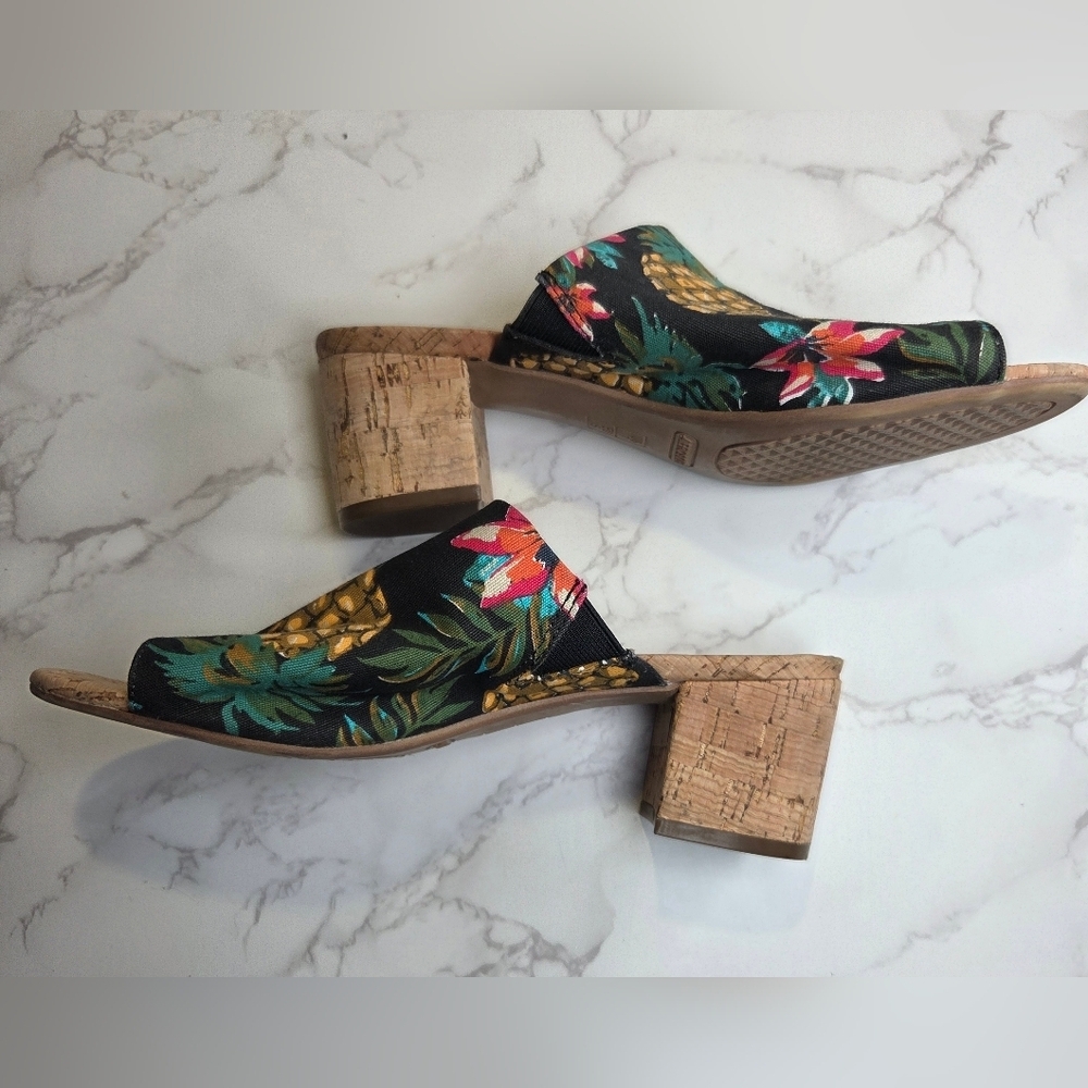 AEROSOLES Black Pineapple Print Slide Mules - Picture 5 of 6